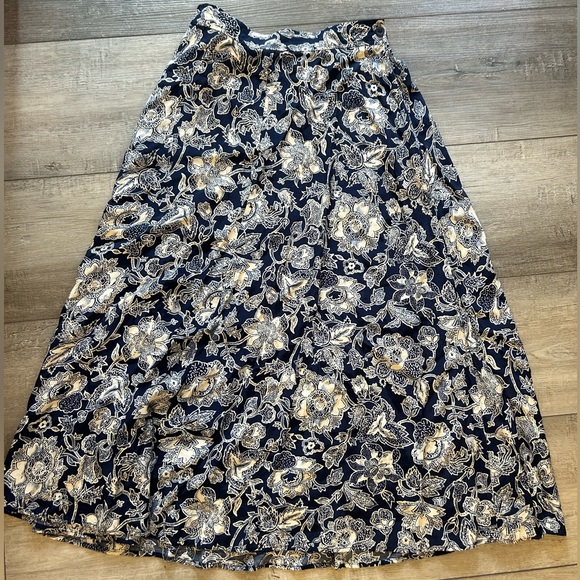 Floral maxi skirt - Picture 1 of 3